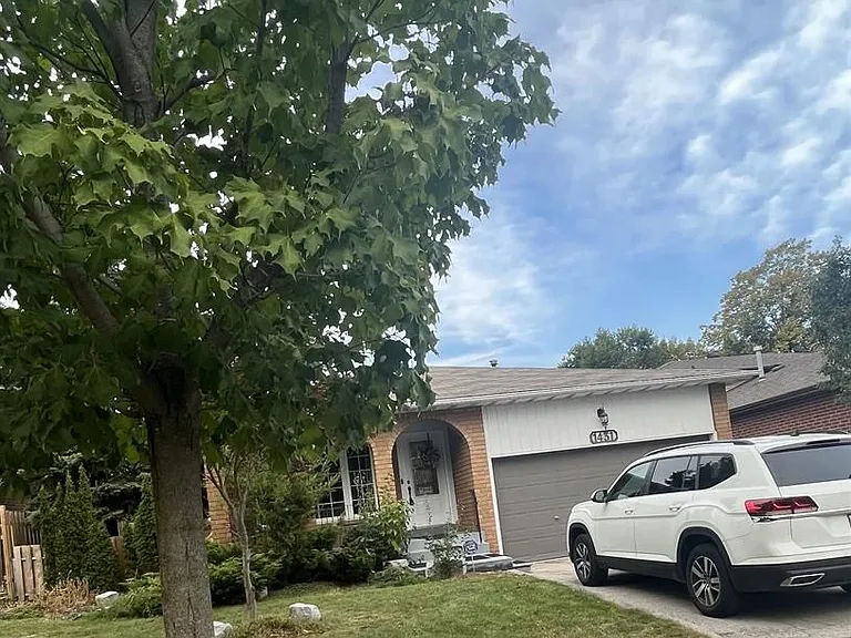 1431 Livingston Rd — Photo 1