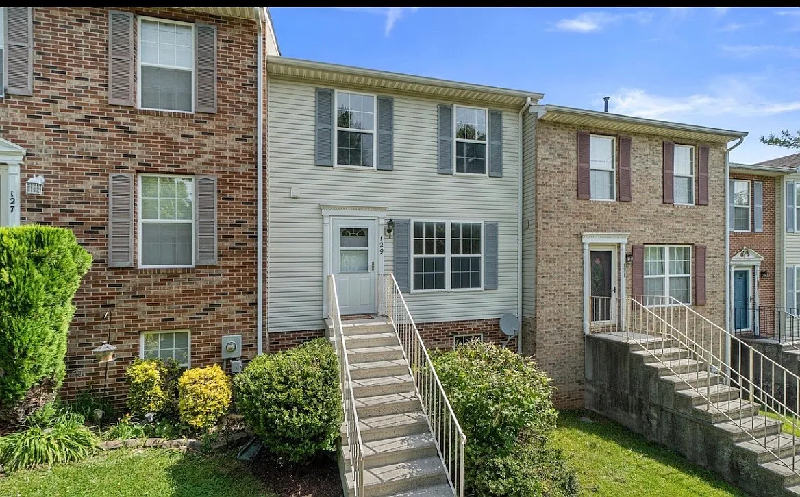 3 bed, 1400 sqft, $2,500 — Photo 1