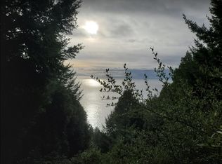 1054 Hillside Dr, Whitethorn, CA 95589