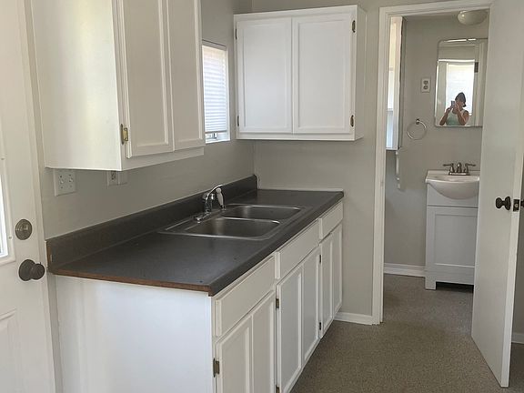 3rd image of 309 W Matilija St