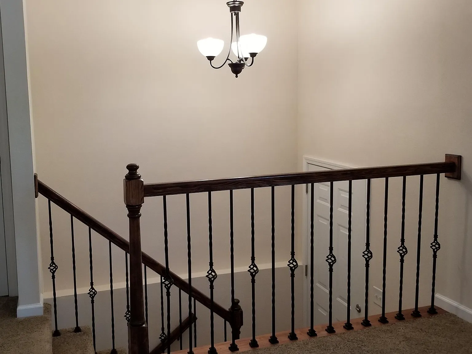 304 Lorean St APT 3 photo 1