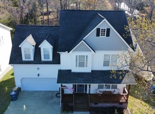 611 Riva Ridge Rd, Sneads Ferry, NC 28460