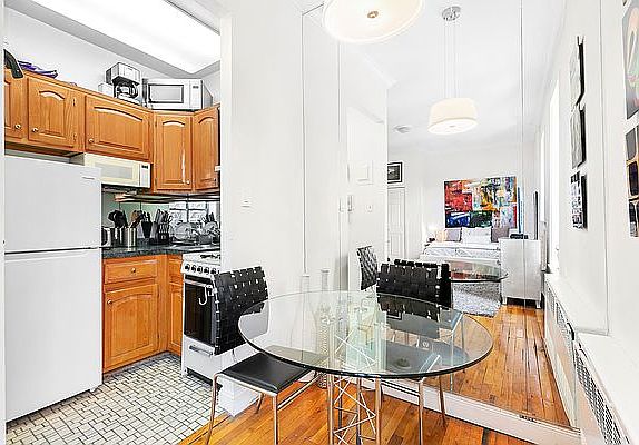 3rd image of 78 W 85th St APT 4C