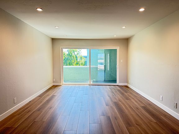 3rd image of 325 Kitty Hawk Rd Unit 311