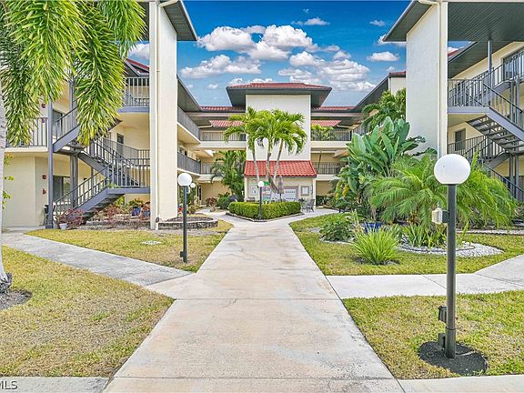 2nd image of 11140 Caravel Cir APT 305