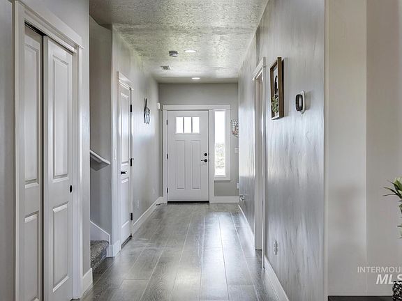 4th image of 2290 Shoshone Ln