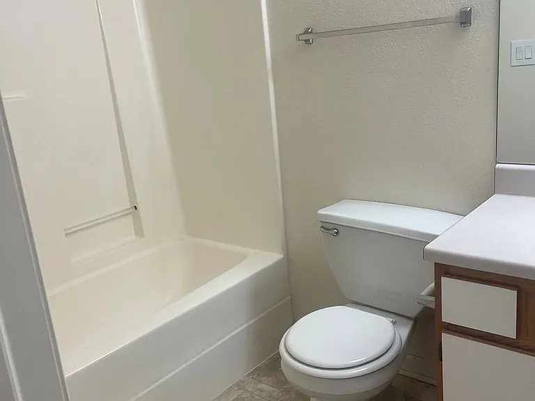 Ashley Square Apartments — Photo 81