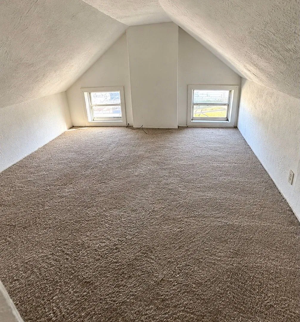 2 Bed 1 Bath — Photo 3