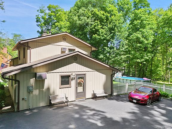2nd image of 90 Timberlane Court