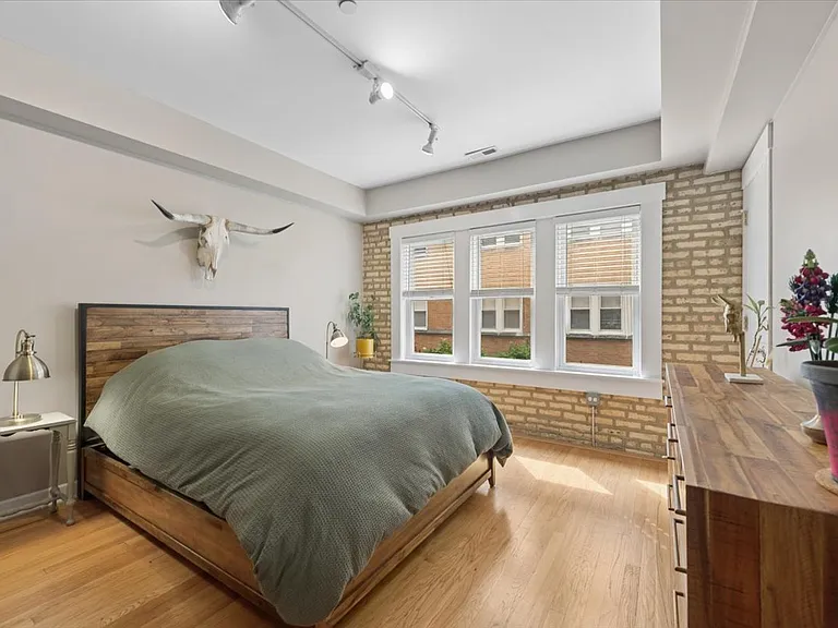 2541 Prairie Ave #1 — Photo 10