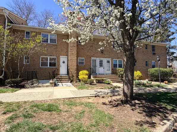 363 Cranbury Rd APT D16, East Brunswick, NJ 08816