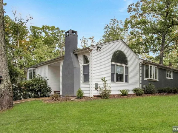 12 Haring Dr, Old Tappan, NJ 07675