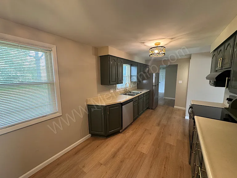 4725 Maple Terrace Pkwy — Photo 4