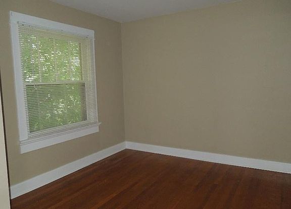 5th image of 1 Lonsdale Ave
