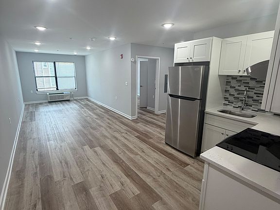 3rd image of 112 Godwin Ave #402