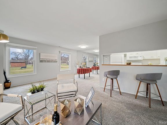 5th image of 2922 MEADOWBROOK