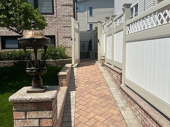 2nd image of 11 Bear St #2