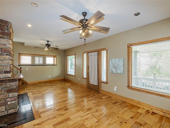 4th image of 2030 W 100th St
