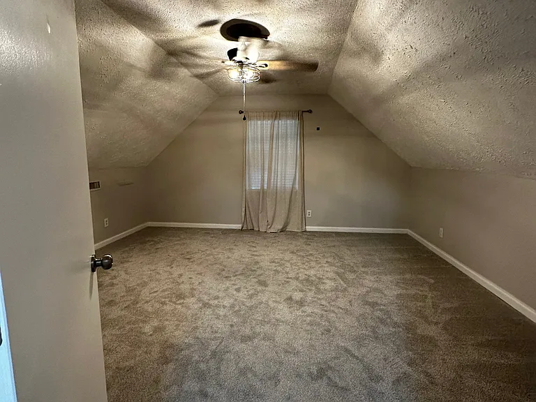132 Fox Ridge Dr — Photo 16