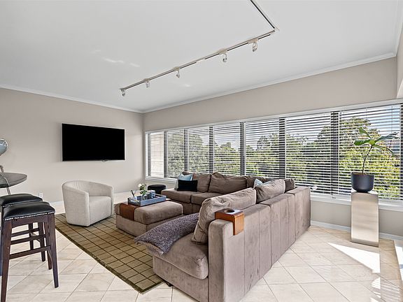 3rd image of 3030 McKinney Ave APT 306