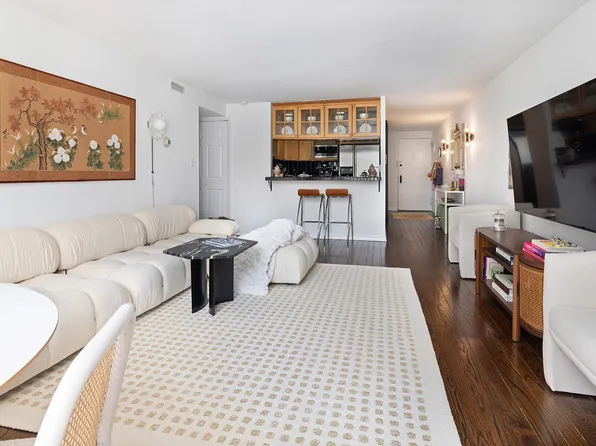253 West 73rd Street 4C image 2 of 7