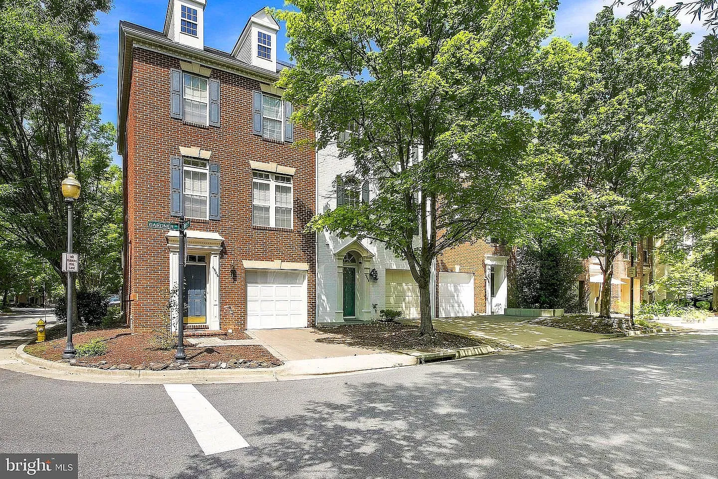 3 bed, 1984 sqft, $3,800 — Photo 1