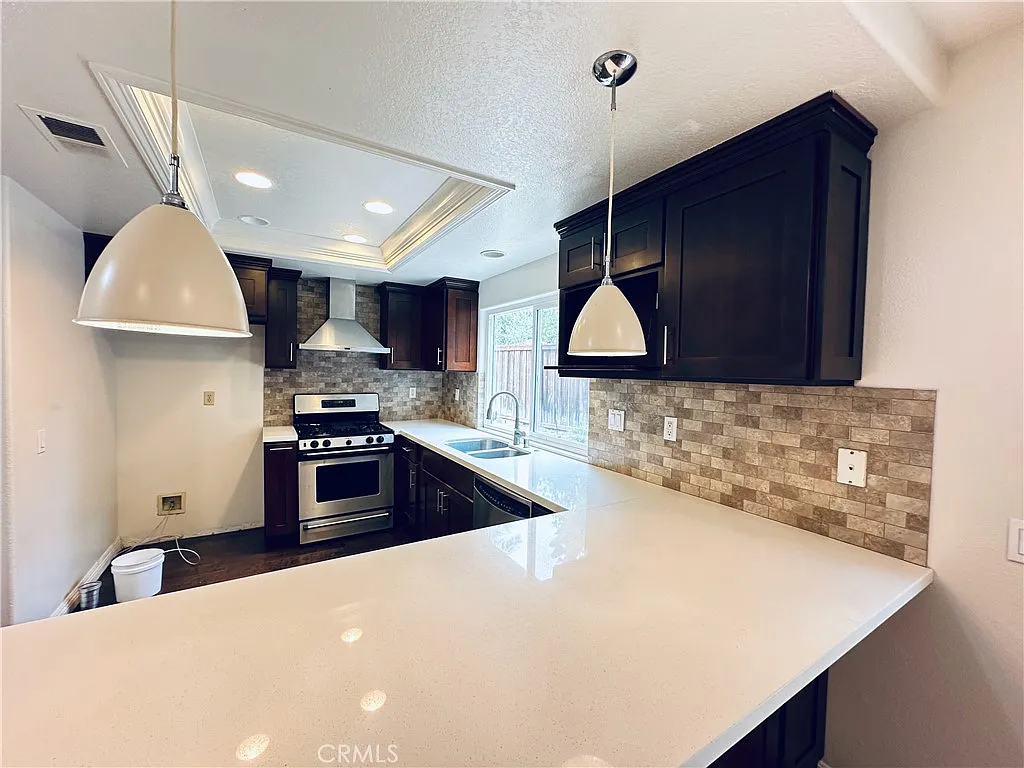 3 bed, 2.5 bath, 1759 sqft, $4,500 — Photo 4