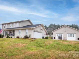 4105 S Fork Ave, Hickory, NC 28602