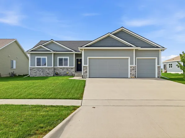 916 35th St SW, Altoona, IA 50009