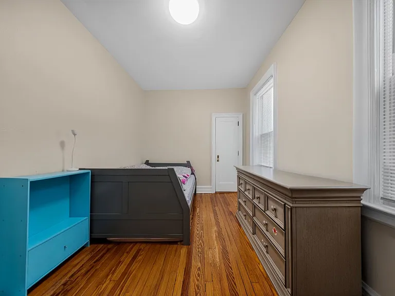 152 W 9th St #1 — Photo 18