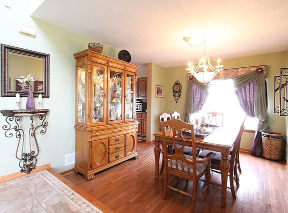 3rd image of 96 W Dahlia Ln