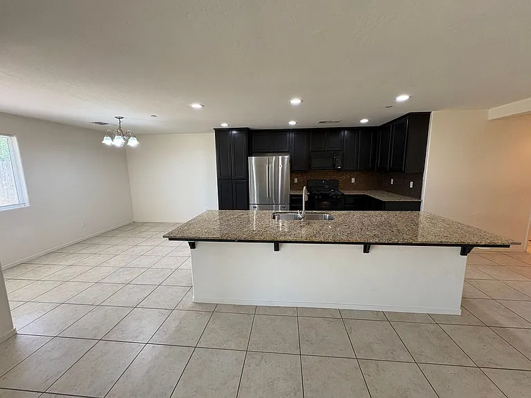 2132 E Sweet Ave — Photo 4