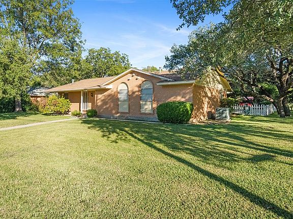 2nd image of 501 Oak Trl