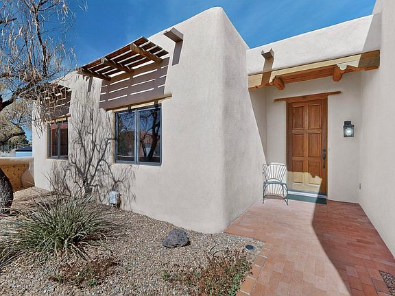 5th image of 322 Sagebrush Dr