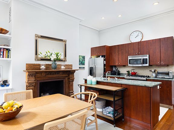 5th image of 380 Marlborough St #4