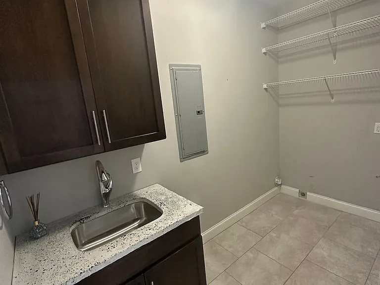 514 Sapphire Dr — Photo 24