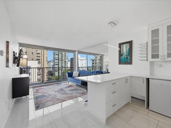 1251 Cardero St #802, Vancouver, BC V6G 2H9