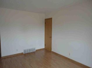 3225 W Iona Ter, Milwaukee, WI 53221