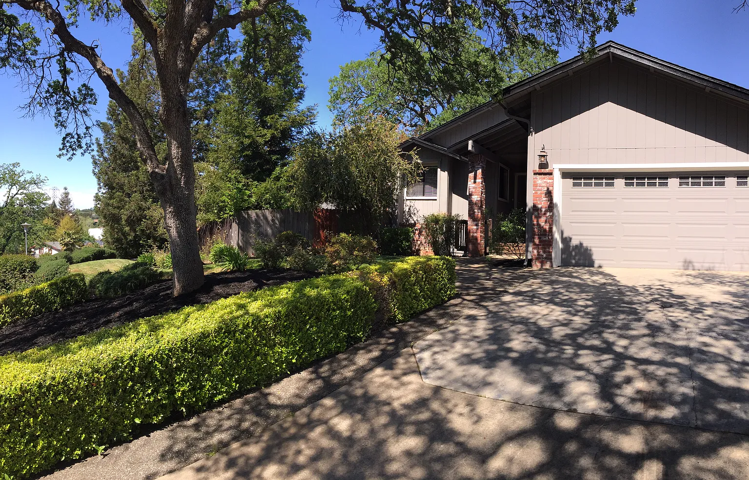 107 Llewellyn Ct photo 1