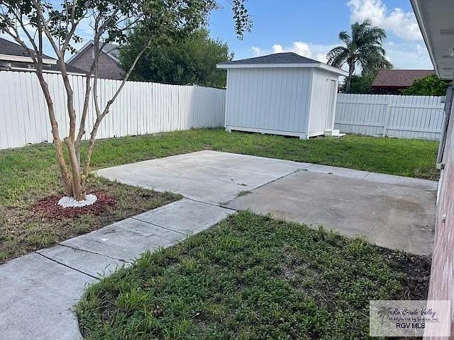 4 bed, 2.0 bath, 1500 sqft, $1,800 — Photo 3