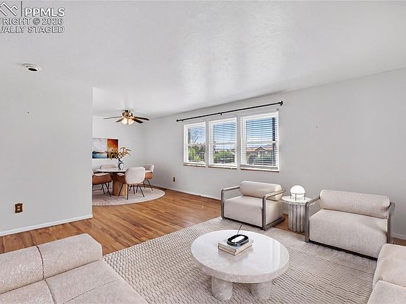 3rd image of 657 Dexter St