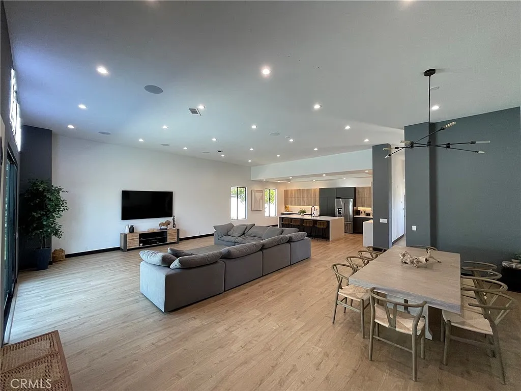5 bed, 3385 sqft, $15,000 — Photo 4