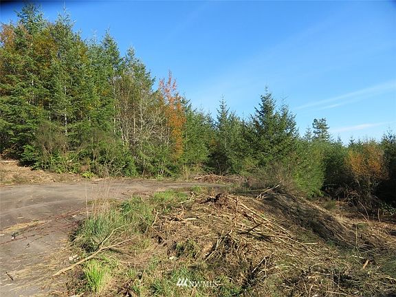 5th image of 961 SE Moose Hill Court
