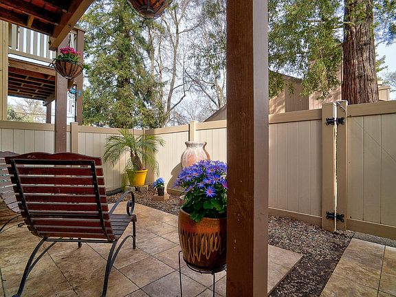 3rd image of 504 Woodside Oaks APT 2