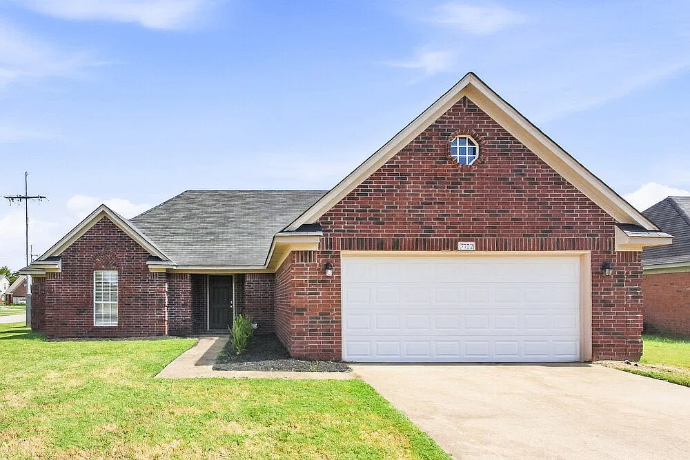 3 bed, 2.0 bath, 1510 sqft, $1,795 — Photo 1
