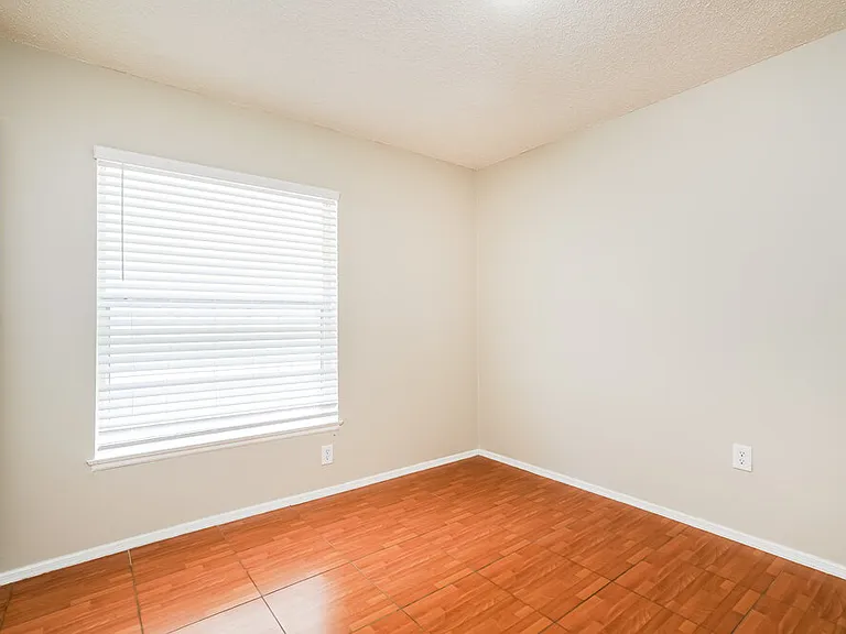 1227 Heather Lake Dr — Photo 13