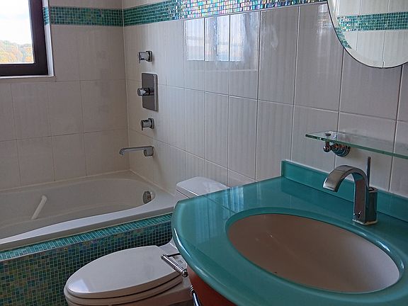 4th image of 31 Hylan Blvd APT 8C