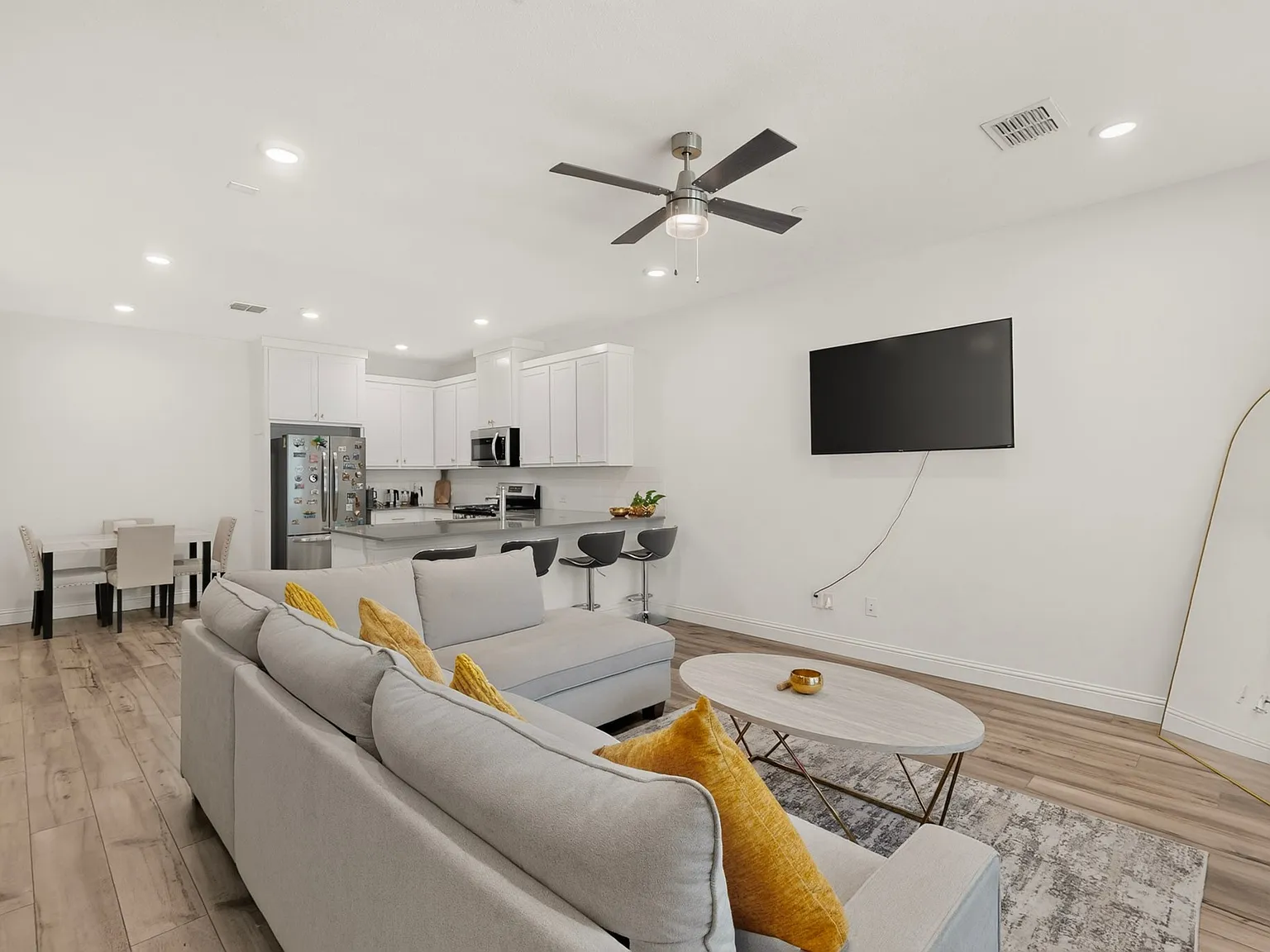 3 bed, 2.5 bath, 1763 sqft, $2,995 — Photo 4