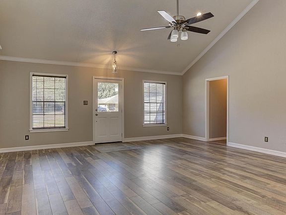 5th image of 105 Van Dyke Ct