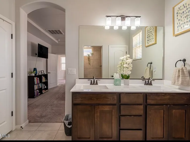 1056 Summer Breeze Pl — Photo 19